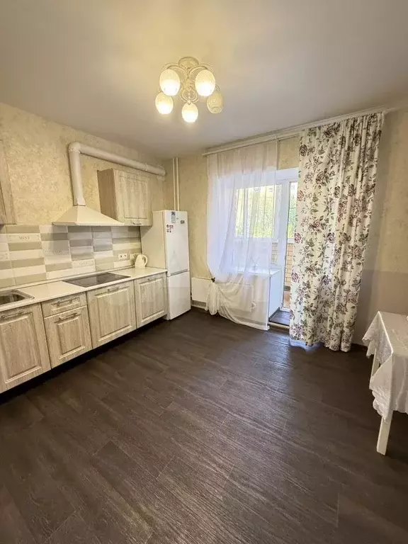 1-к. квартира, 42,6 м, 1/9 эт. - Фото 0