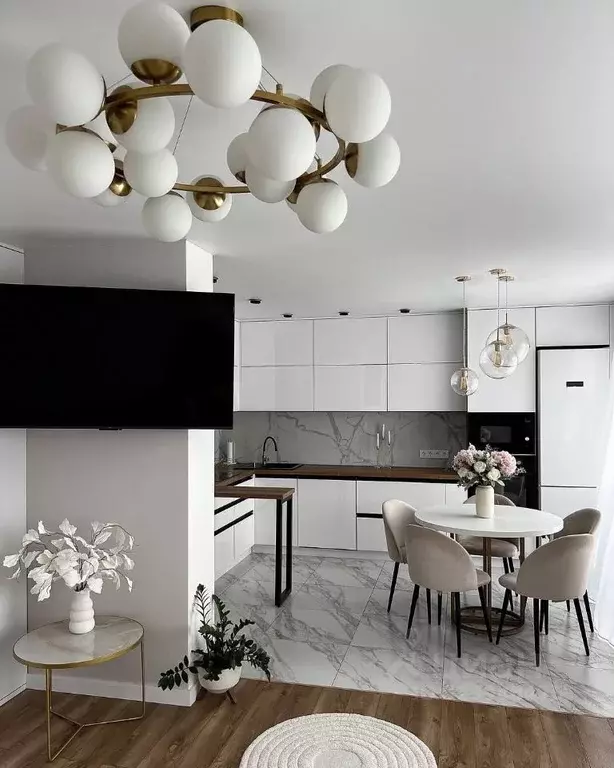 2-к кв. Крым, Сакский район, с. Уютное ул. Кирова, 12 (56.0 м) - Фото 1