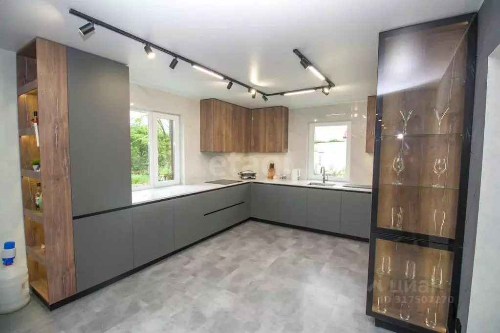 Дом в Сахалинская область, Южно-Сахалинск ул. Крейсер Новик (291 м) - Фото 1