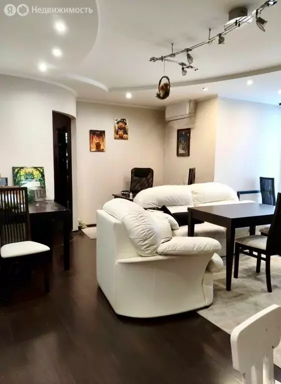 3-комнатная квартира: Нижний Новгород, улица Александра Хохлова, 1 (89 ... - Фото 1