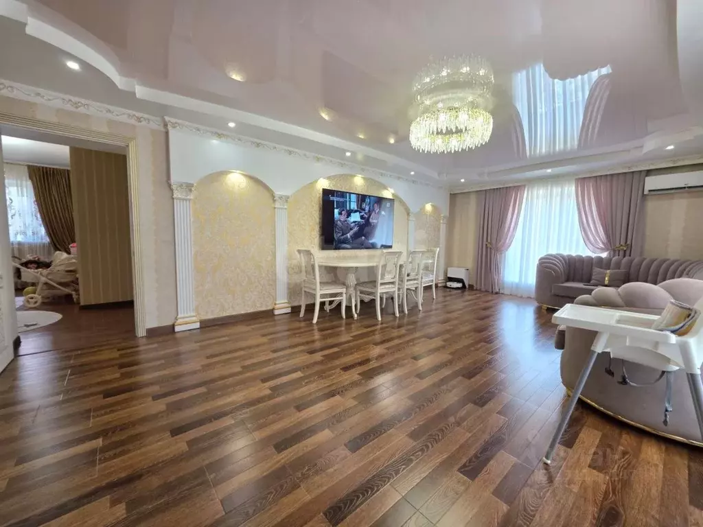 Дом в Крым, Саки ул. Номана Челебиджихана (184 м) - Фото 1
