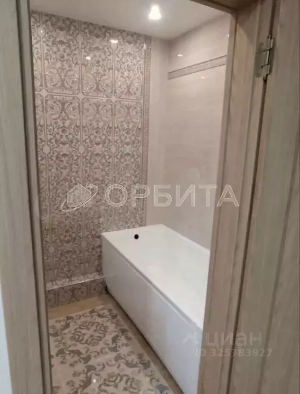 2-к кв. Тюменская область, Тюмень ул. Прокопия Артамонова, 5 (95.0 м) - Фото 1