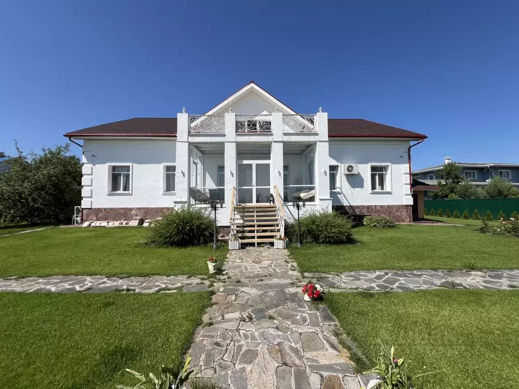 Дом в Татарстан, с. Верхний Услон ул. Набережная, 47 (900 м) - Фото 0