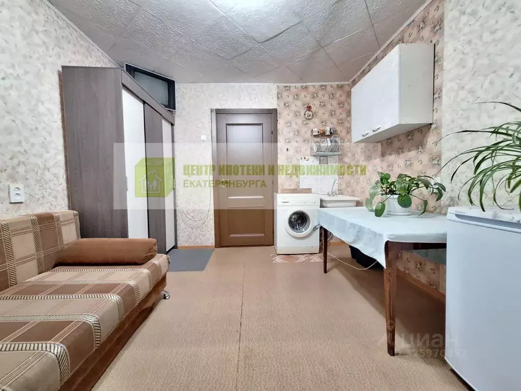 Комната Свердловская область, Екатеринбург ул. Гурзуфская, 18 (12.1 м) - Фото 1