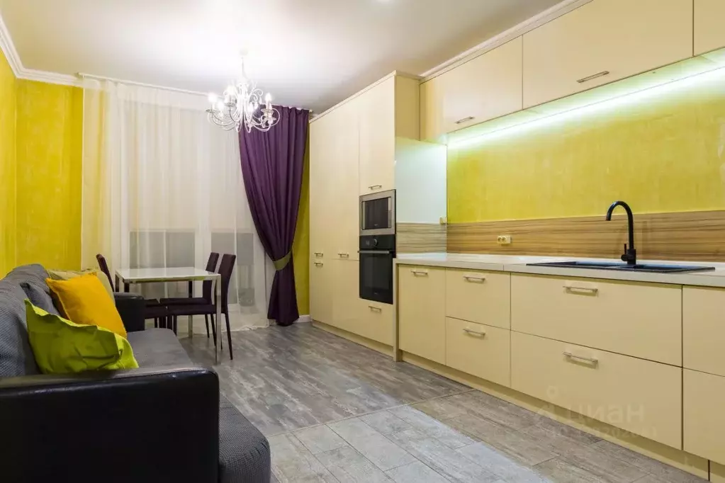 2-к кв. Санкт-Петербург Кременчугская ул., 13к1 (70.0 м) - Фото 1