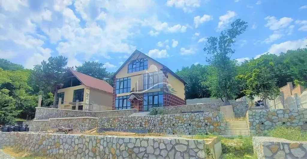 Дом в Крым, Ялта муниципальный округ, Виноградное пгт ш. ... - Фото 1