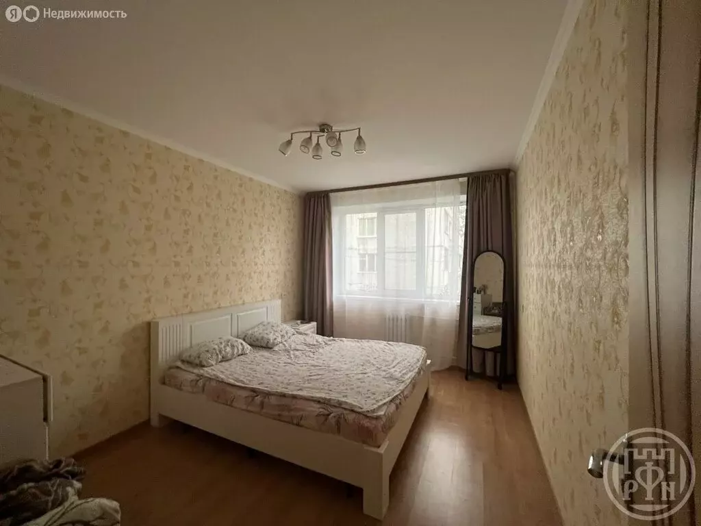 3-комнатная квартира: Луга, улица Кингисеппа, 7 (74 м) - Фото 1