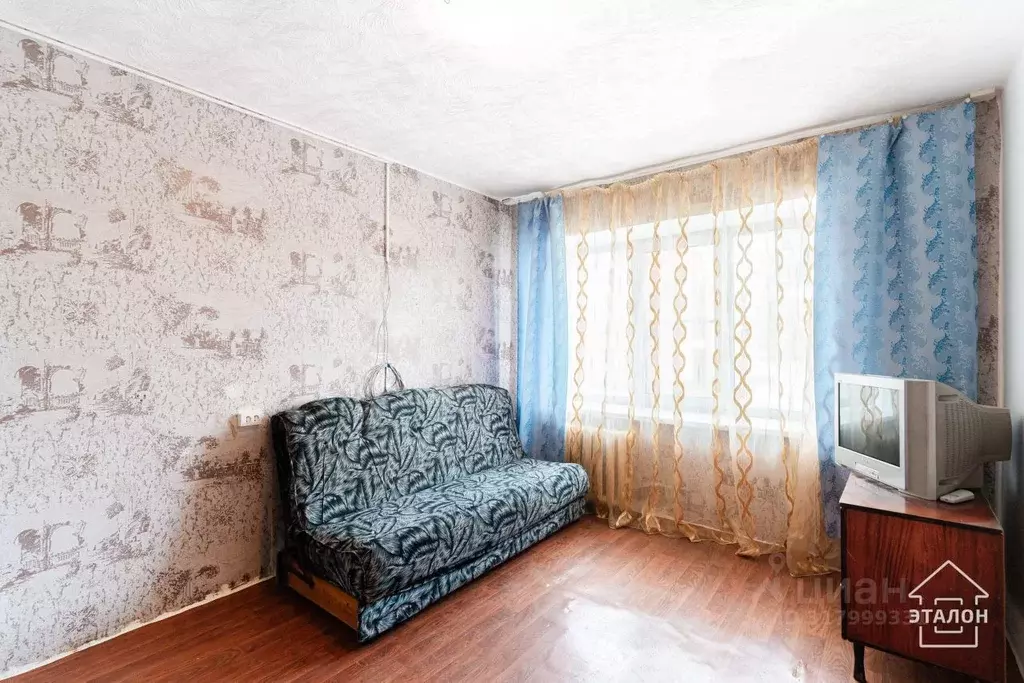 Комната Омская область, Омск Октябрьская ул., 120А (12.4 м) - Фото 1