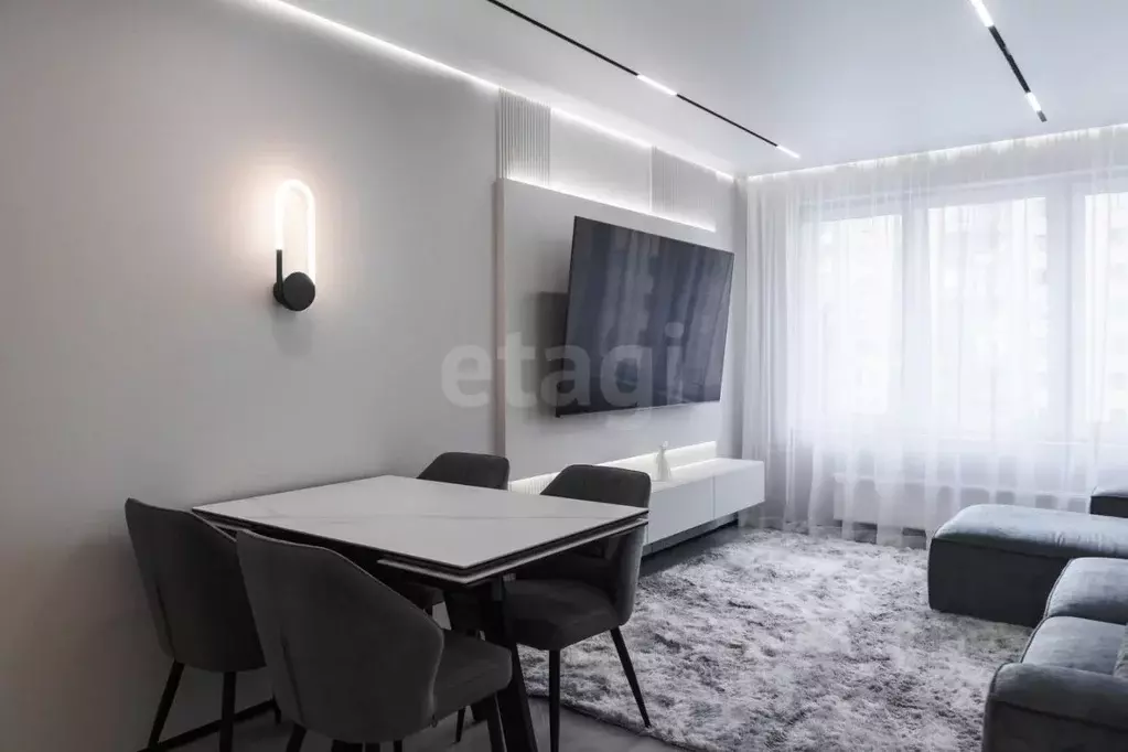 2-к кв. Тюменская область, Тюмень ул. 50 лет Октября, 57Бк2 (70.0 м) - Фото 1