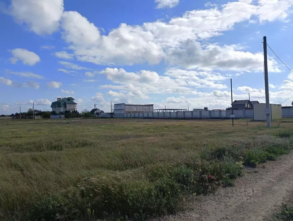 Участок в Крым, Евпатория городской округ, Заозерное пгт ул. Садовая ... - Фото 1