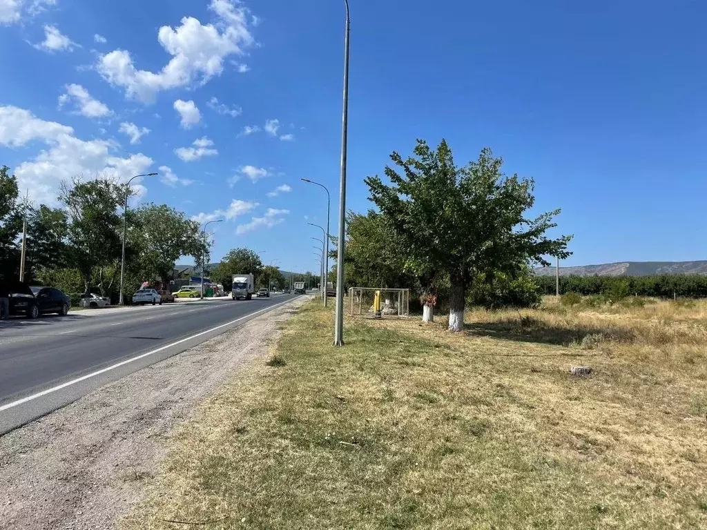 Участок в Крым, Кировский район, Первомайское с/пос, с. Изюмовка ул. ... - Фото 1