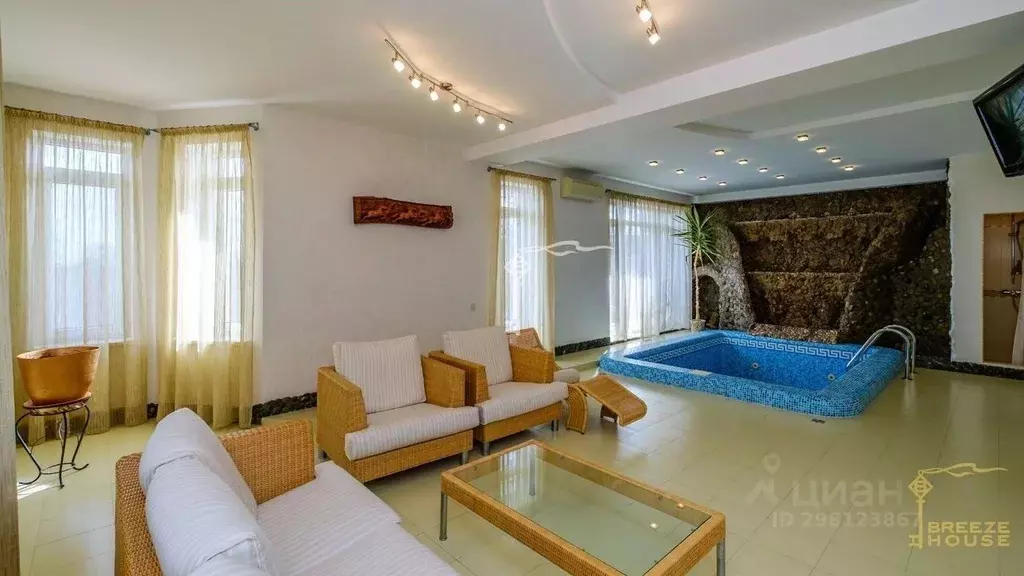 6-к кв. Крым, Ялта ул. Щорса, 9А (646.0 м) - Фото 1