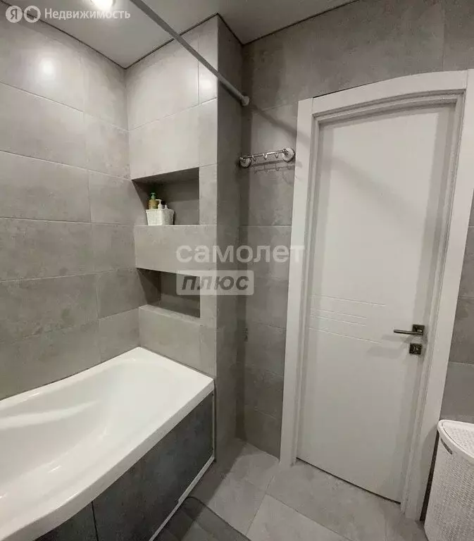 3-комнатная квартира: Тюмень, улица Валентины Трофимовой, 3 (56.2 м) - Фото 2