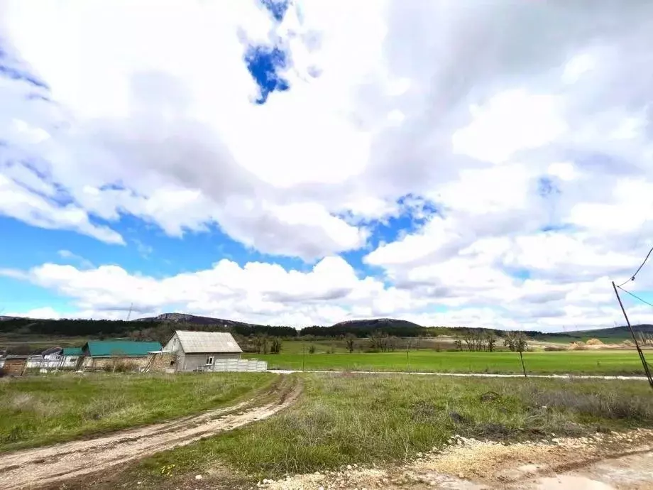 Участок в Крым, Симферопольский район, Перовское с/пос, с. ... - Фото 1