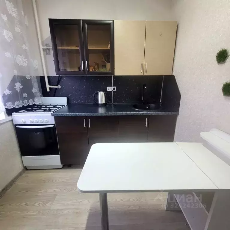 2-к кв. Омская область, Омск Кемеровская ул., 4 (45.0 м) - Фото 2