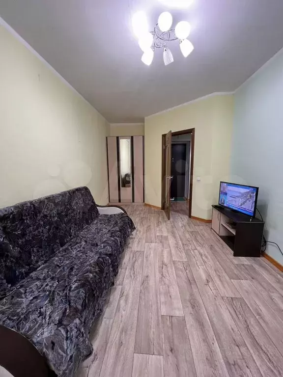 1-к. квартира, 45 м, 1/10 эт. - Фото 1