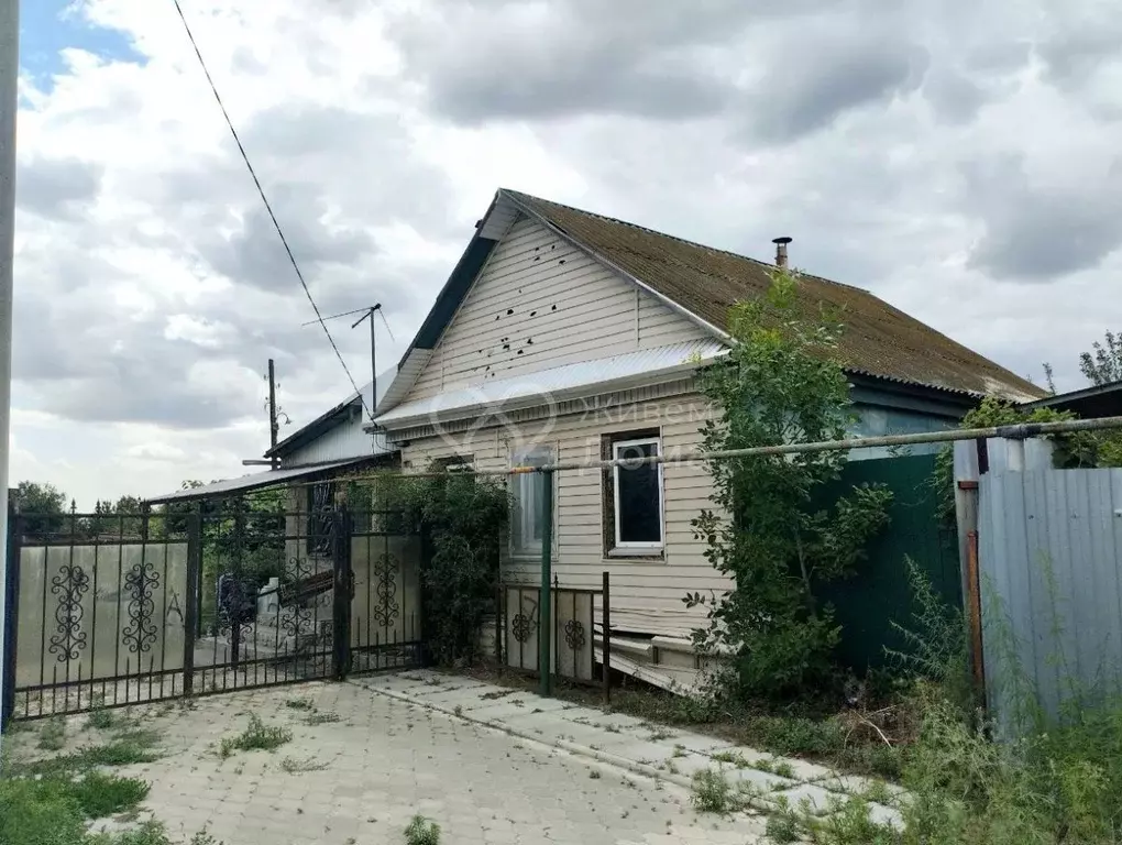 Дом в Волгоградская область, Волжский Труд ДНТ, ул. Сургучевка (90 м) - Фото 0