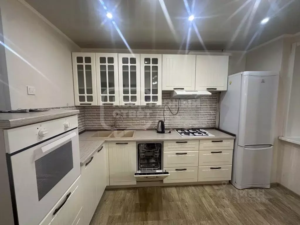 2-к кв. Владимирская область, Владимир ул. Крайнова, 18 (80.0 м) - Фото 0