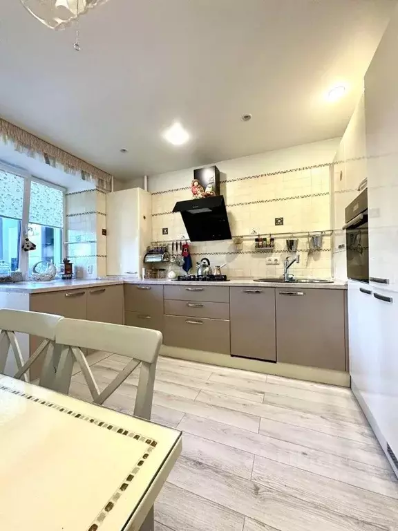 3-к кв. Псковская область, Псков Юбилейная ул., 45 (75.0 м) - Фото 2