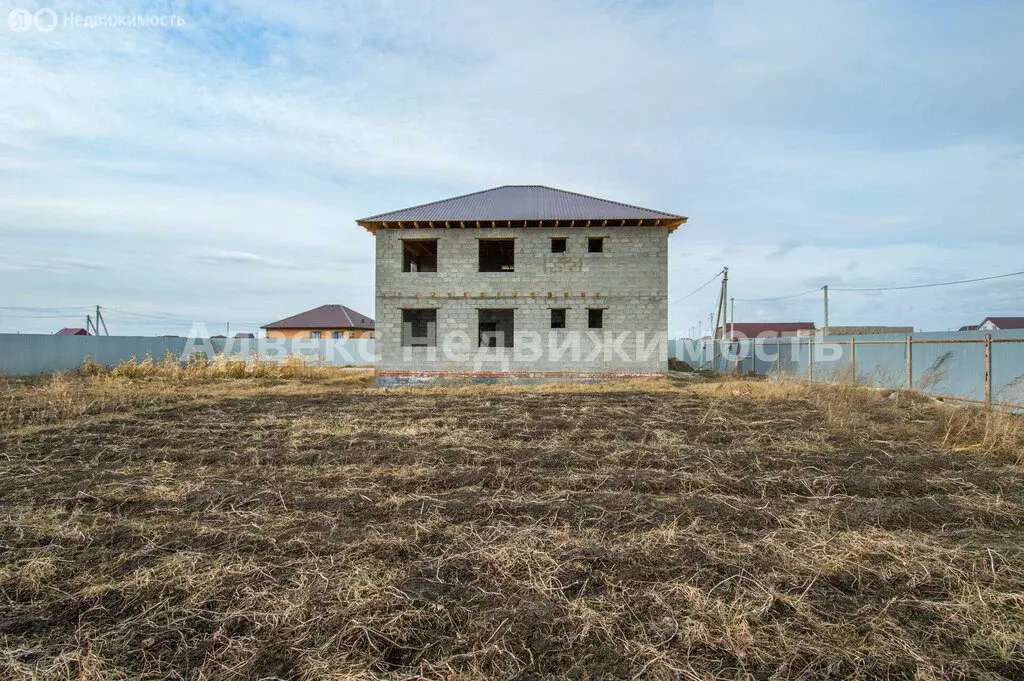 Дом в Тюменский район, село Чикча (180 м) - Фото 1