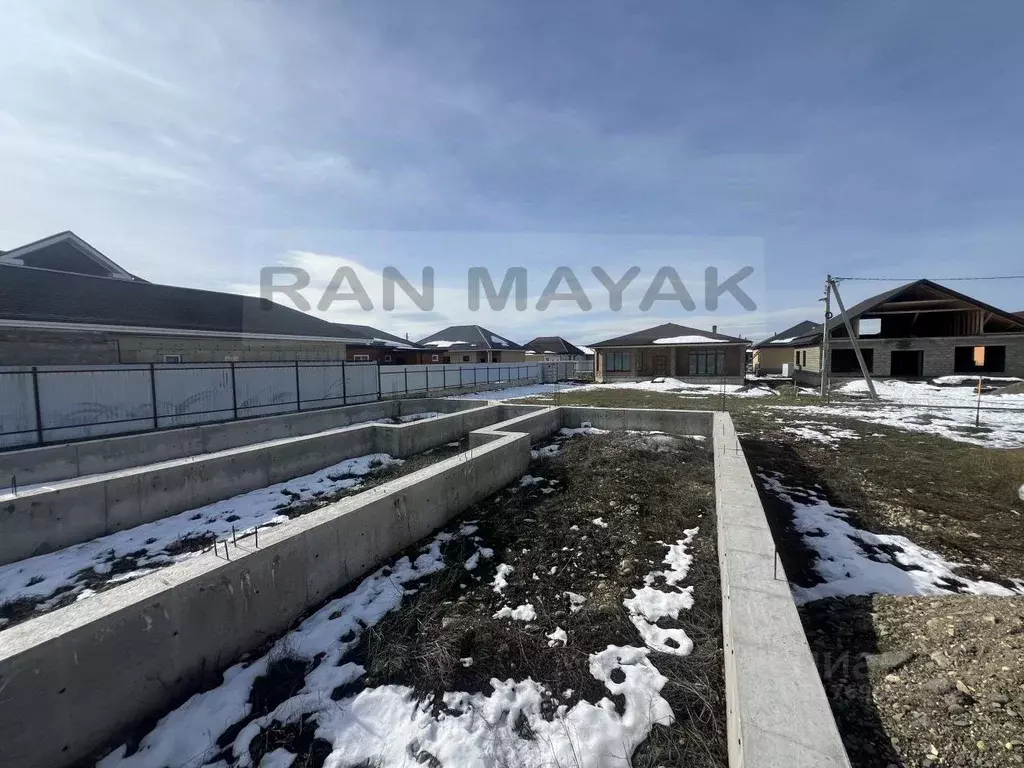 Участок в Адыгея, Майкоп городской округ, пос. Западный ул. ... - Фото 1