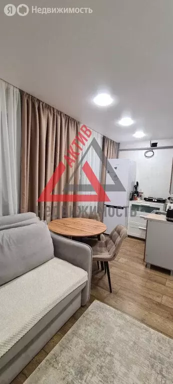 3-комнатная квартира: Каменск-Уральский, улица Тевосяна, 9 (50.7 м) - Фото 0