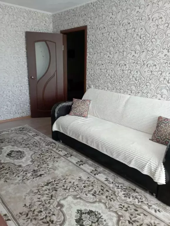3-к кв. Челябинская область, Чебаркуль ул. Карпенко, 17Б (62.7 м) - Фото 1