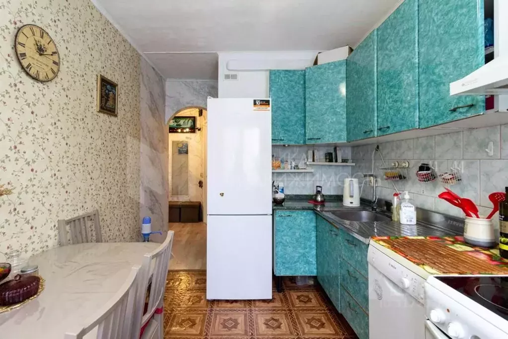 3-к кв. Тюменская область, Тюмень Народная ул., 8 (64.9 м) - Фото 0