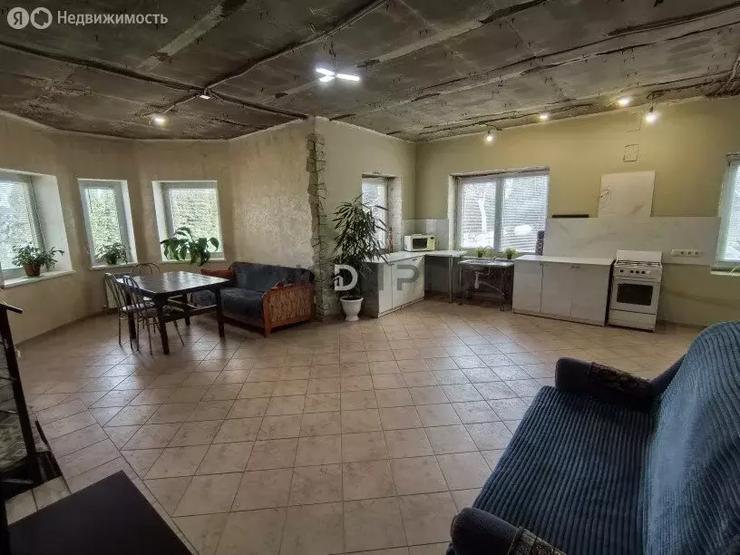 Дом в Саратовская область, Мостовой переход через Волгу у села ... - Фото 1