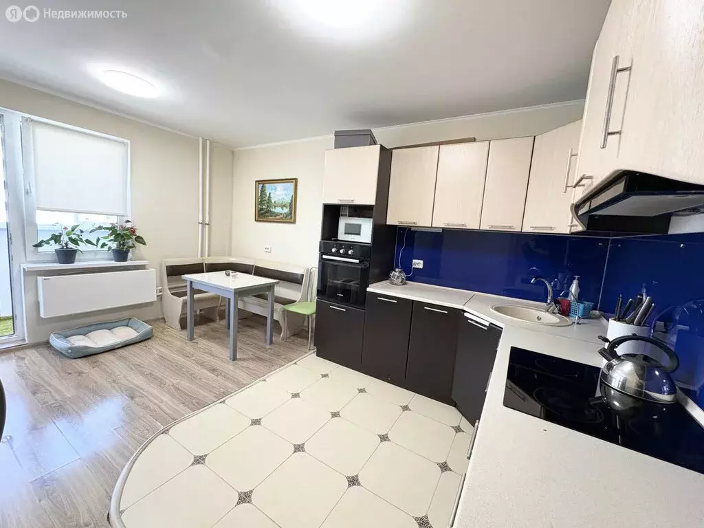 3-комнатная квартира: Геленджик, улица Маршала Жукова, 1к2 (80 м) - Фото 1