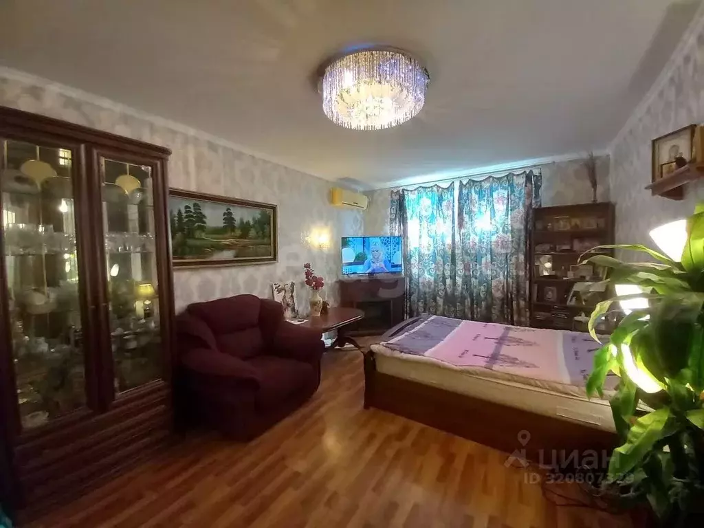 Дом в Краснодарский край, Темрюк Славянская ул., 5А (200 м) - Фото 1