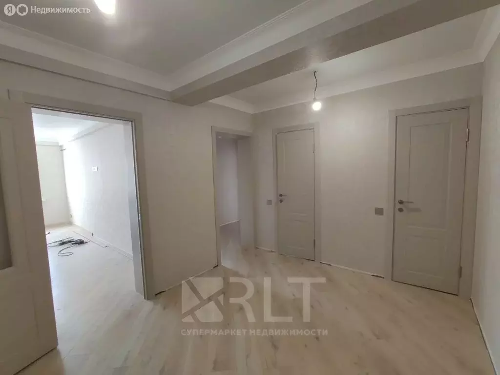 2-комнатная квартира: Каспийск, улица Магомедали Магомеджановa, 18к1 ... - Фото 1