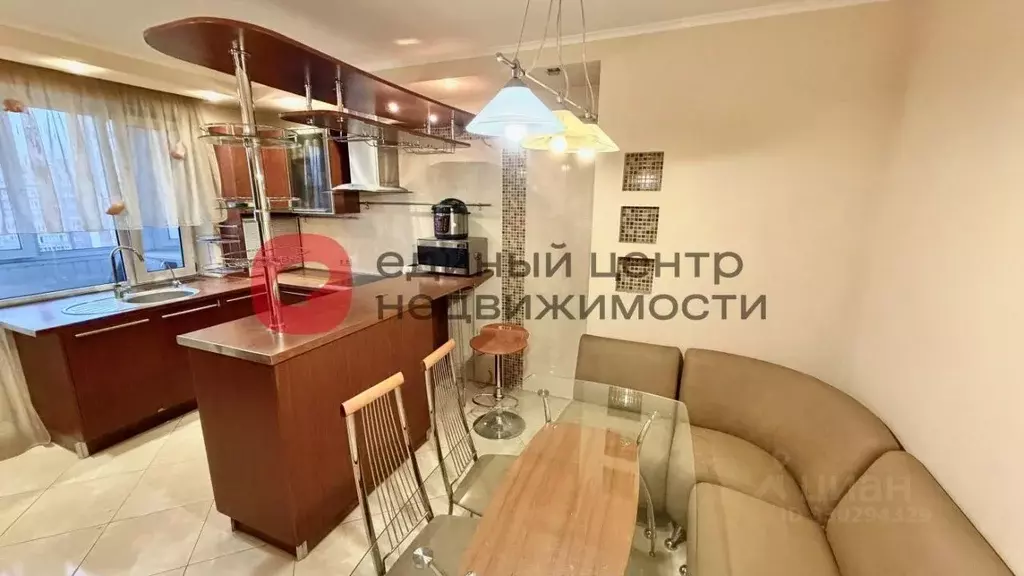 3-к кв. Тюменская область, Тюмень ул. Мельникайте, 125 (96.3 м) - Фото 2