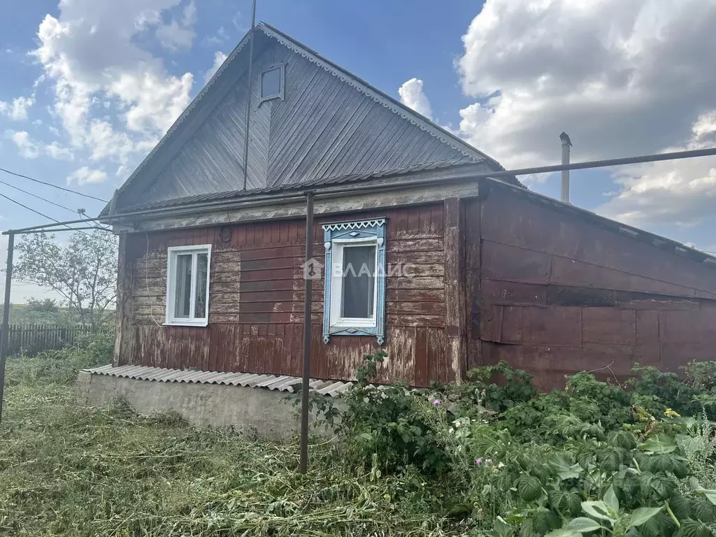 Дом в Саратовская область, Ртищевский район, Шило-Голицынское ... - Фото 0