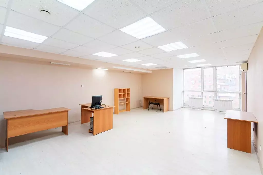 Помещение свободного назначения в Омская область, Омск просп. Карла ... - Фото 1