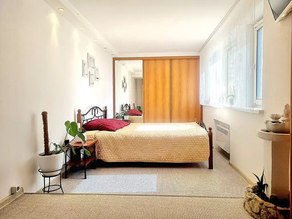 3-к кв. Самарская область, Самара Клиническая ул., 30 (71.5 м) - Фото 0