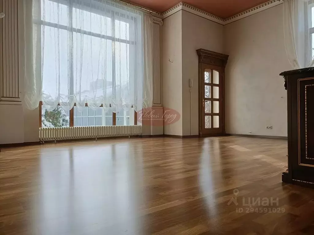 Коттедж в Тюменская область, Тюмень Локомотивная ул., 13 (360 м) - Фото 1