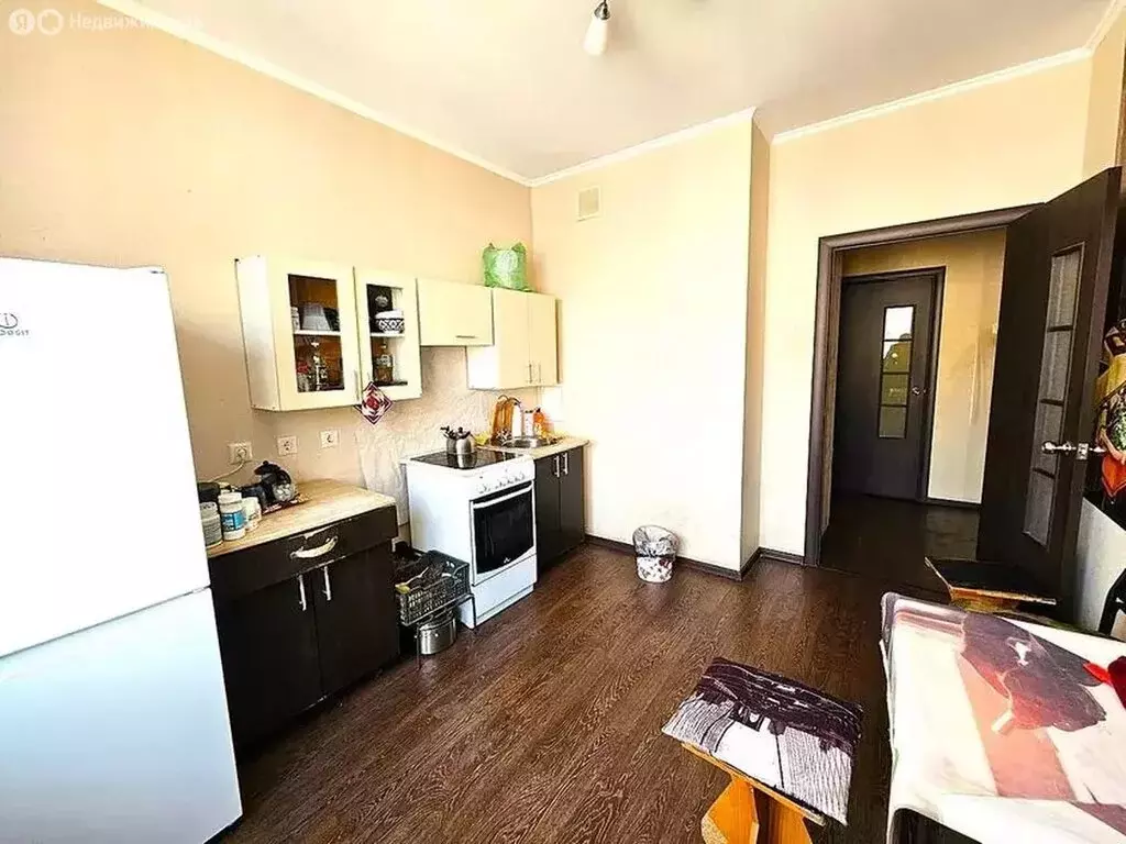 2-комнатная квартира: Тюмень, улица Мельникайте, 2к4 (58.7 м) - Фото 0