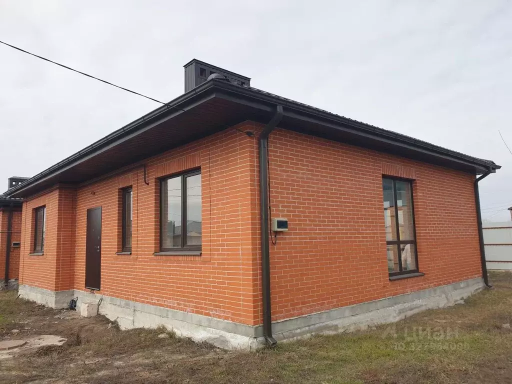 Дом в Ростовская область, Батайск Эстонская ул., 155А (100 м) - Фото 1