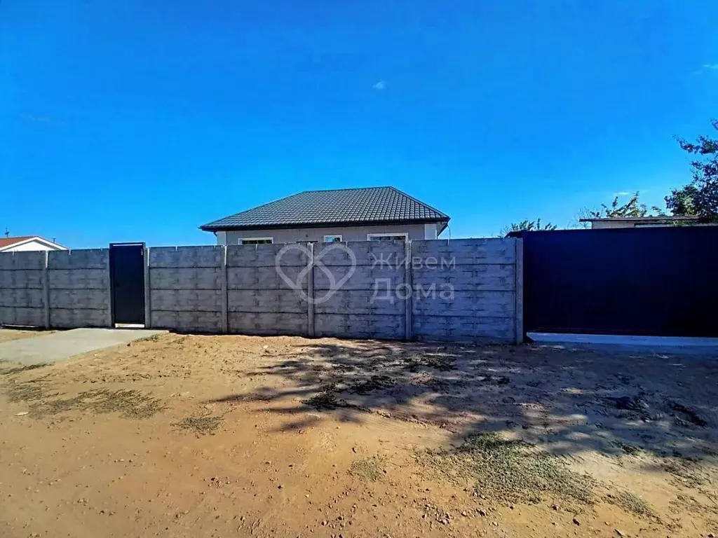 Дом в Волгоградская область, Средняя Ахтуба городское поселение, ... - Фото 2