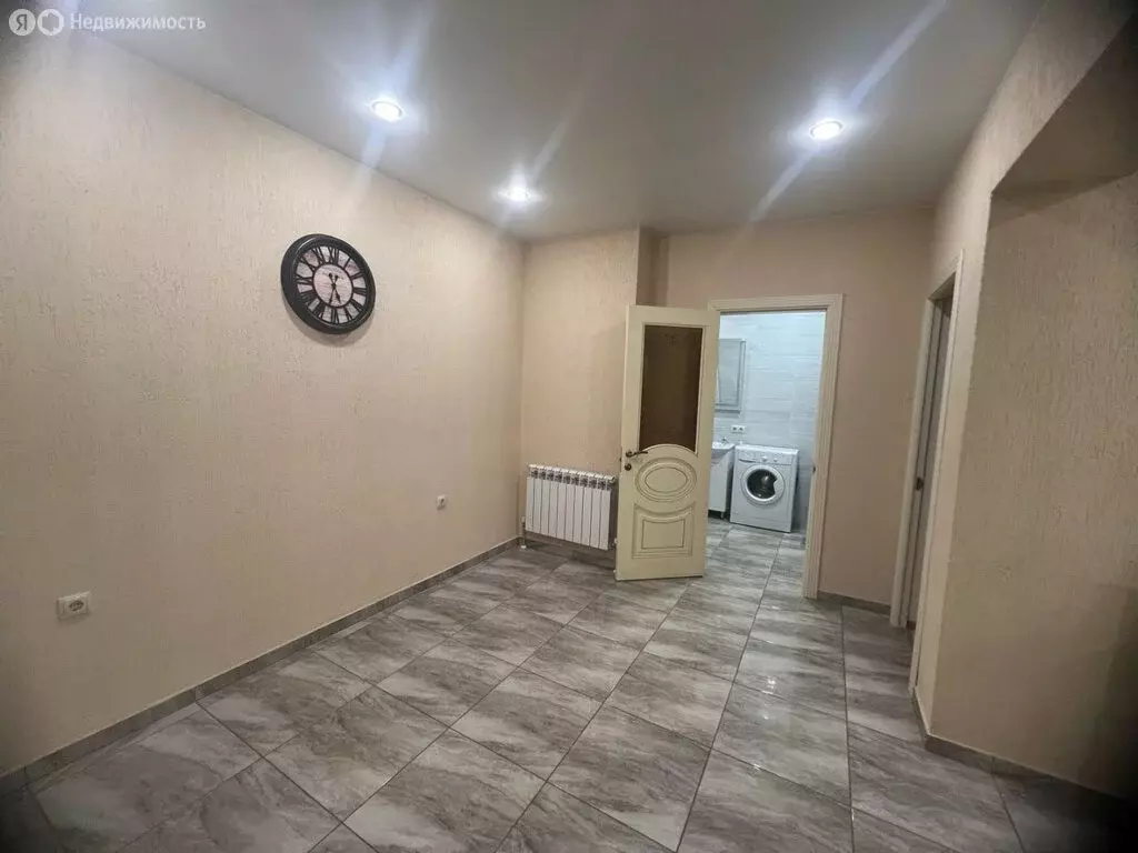 1-комнатная квартира: Владикавказ, улица Шамиля Джикаева, 2 (50.8 м) - Фото 1