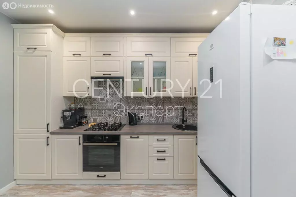 3-комнатная квартира: Калининград, Кипарисовая улица, 2 (83.6 м) - Фото 1