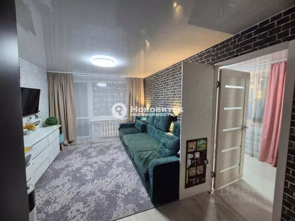 3-к кв. Кировская область, Киров ул. Опарина, 11 (50.6 м) - Фото 2