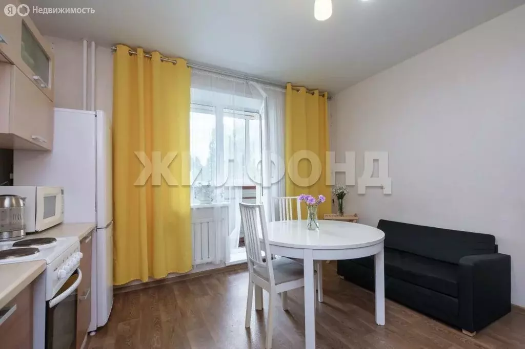 3-комнатная квартира: Новосибирск, улица Адриена Лежена, 10/3 (94 м) - Фото 1