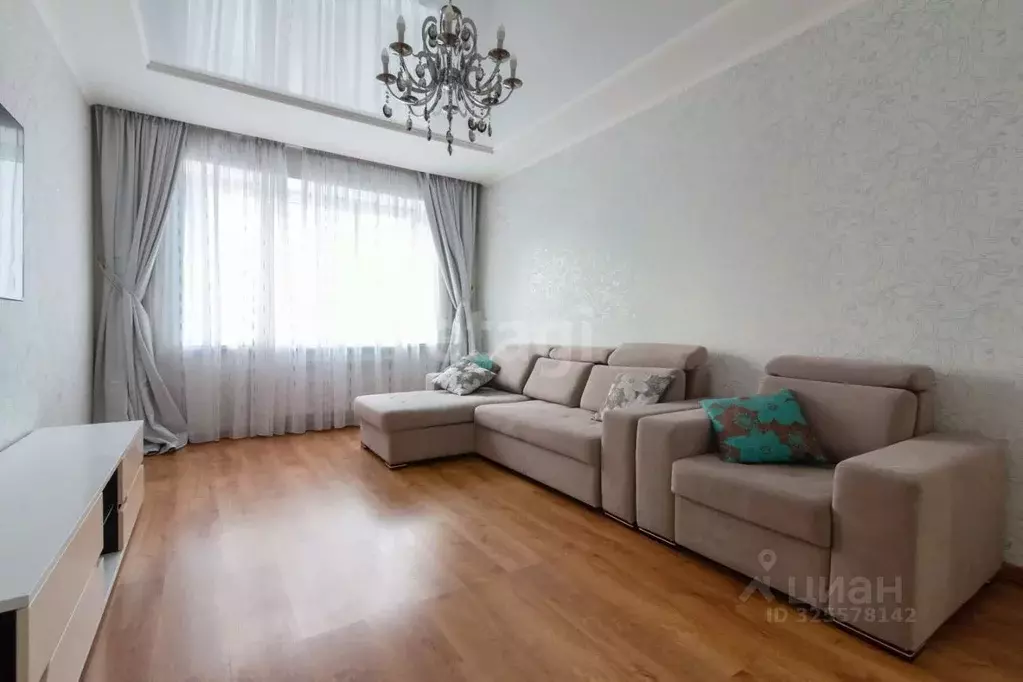 2-к кв. Калининградская область, Калининград Осенняя ул., 4 (69.7 м) - Фото 1