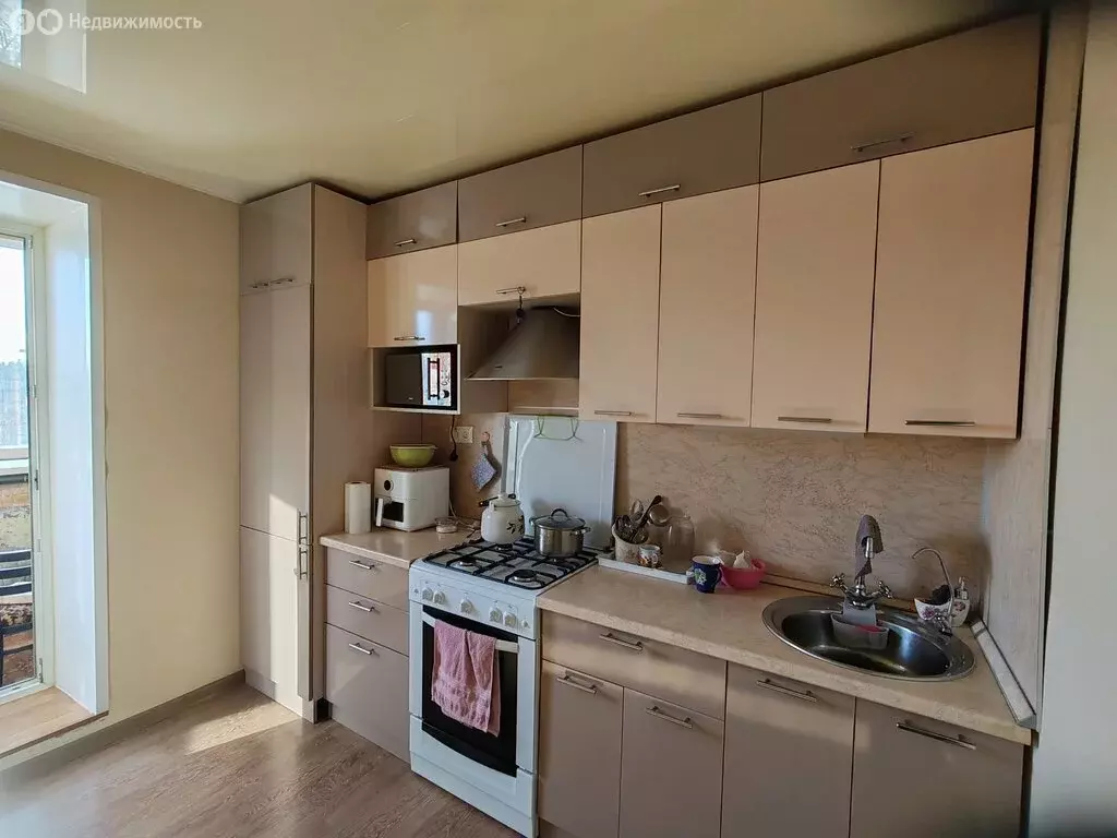 3-комнатная квартира: посёлок городского типа Мишеронский, Советская ... - Фото 1