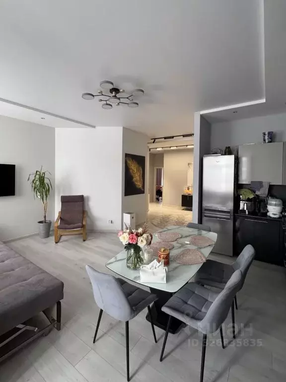 3-к кв. Омская область, Омск Старгород мкр, ул. Шукшина, 2 (92.5 м) - Фото 0