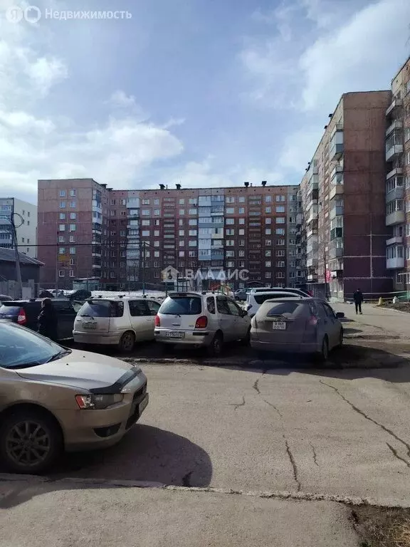 3-комнатная квартира: Барнаул, улица Сухэ-Батора, 9 (59.3 м) - Фото 1