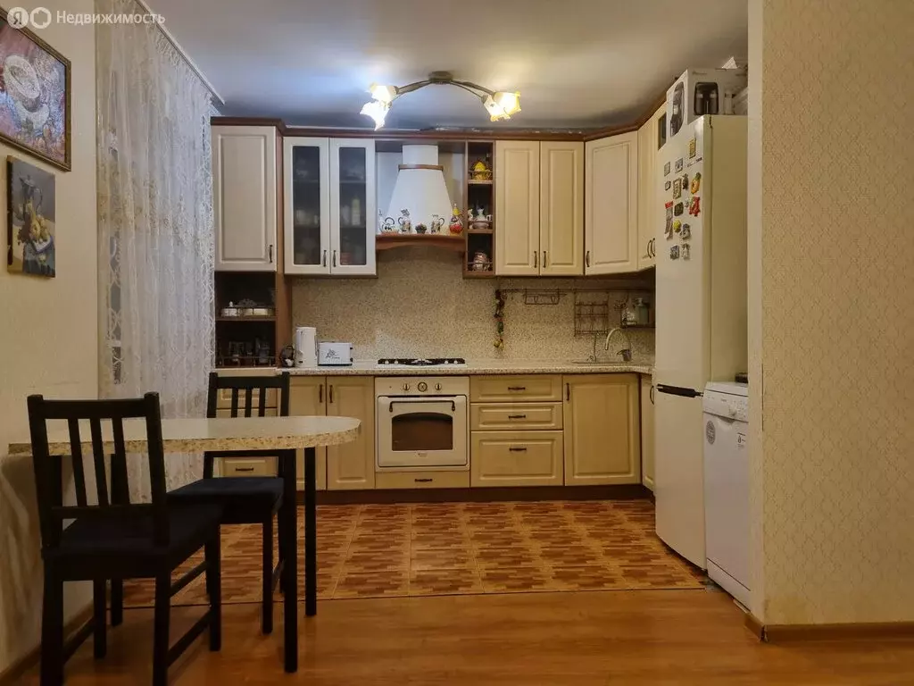 3-комнатная квартира: Казань, проспект Победы, 18 (66.1 м) - Фото 1