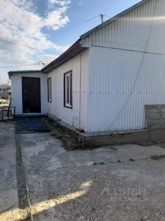 Дом в Саха (Якутия), Якутск Пристанский кв-л, ул. 2-я База, 60 (100 м) - Фото 1